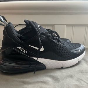 LIKE NEW Nike air max 270s